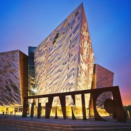 Modern 2-Bedroom City Apartment With Free Parking Belfast Exterior photo