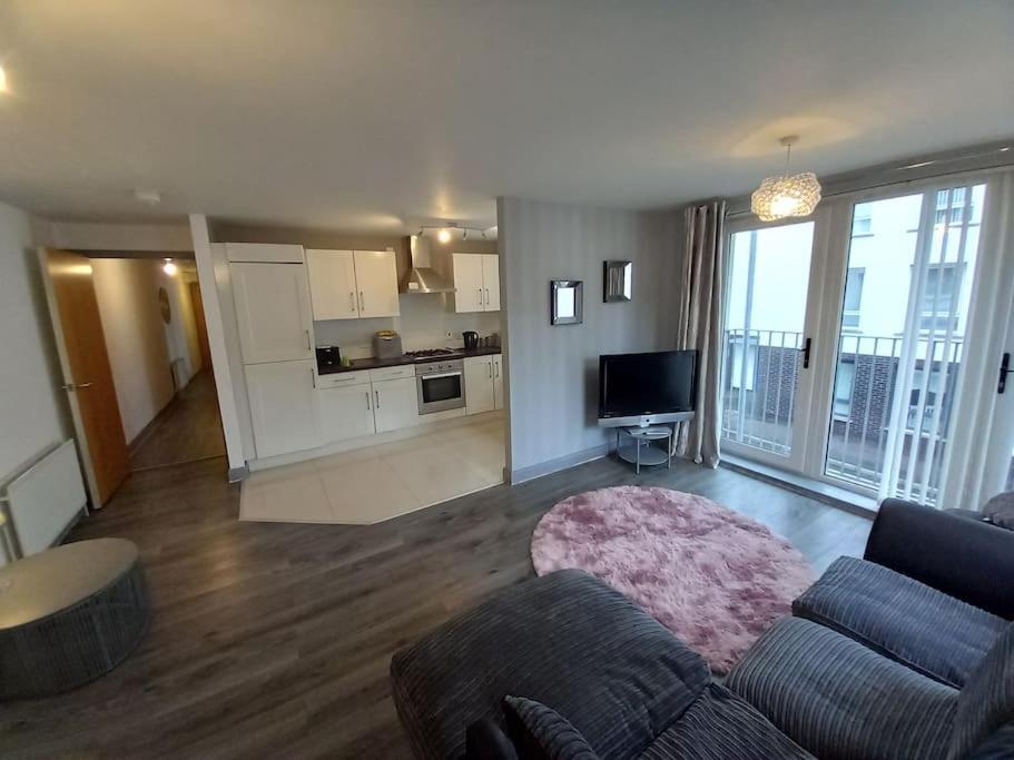 Modern 2-Bedroom City Apartment With Free Parking Belfast Exterior photo