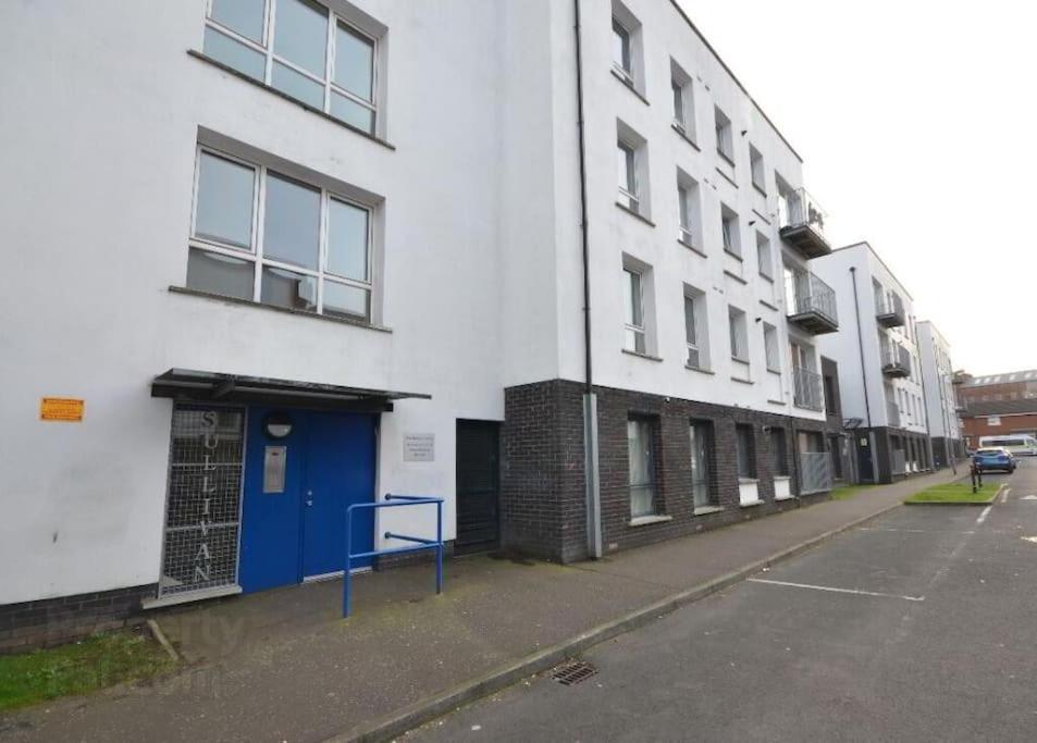 Modern 2-Bedroom City Apartment With Free Parking Belfast Exterior photo