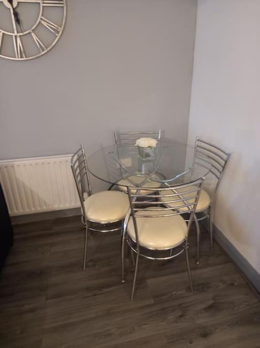 Modern 2-Bedroom City Apartment With Free Parking Belfast Exterior photo