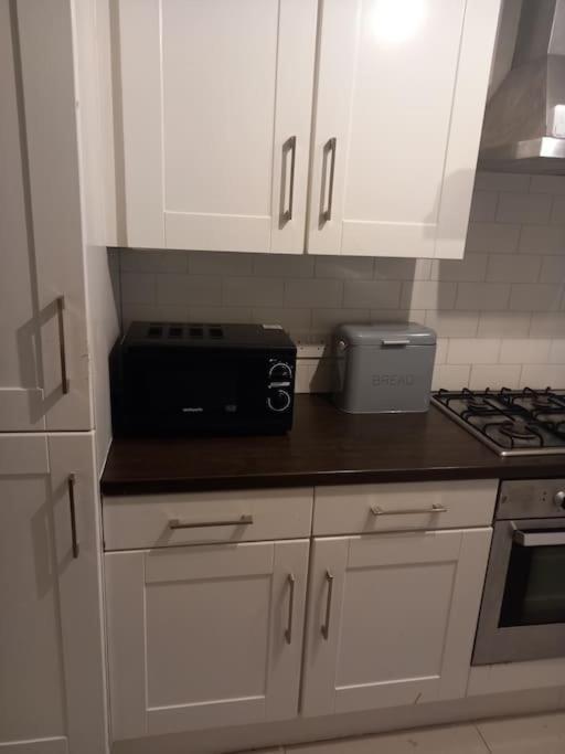 Modern 2-Bedroom City Apartment With Free Parking Belfast Exterior photo
