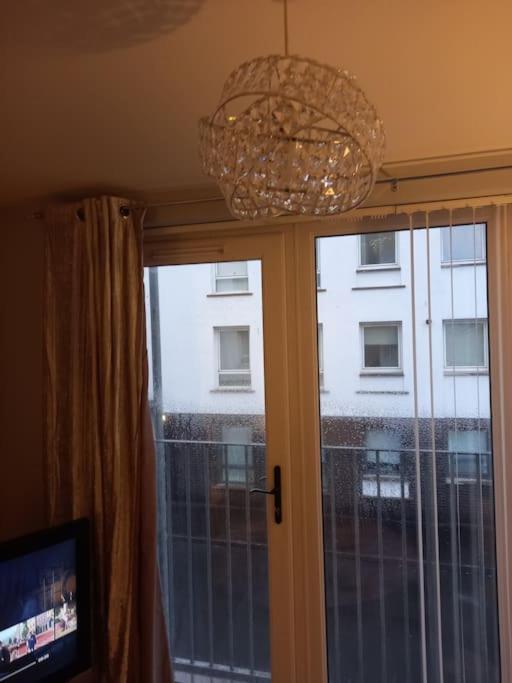 Modern 2-Bedroom City Apartment With Free Parking Belfast Exterior photo