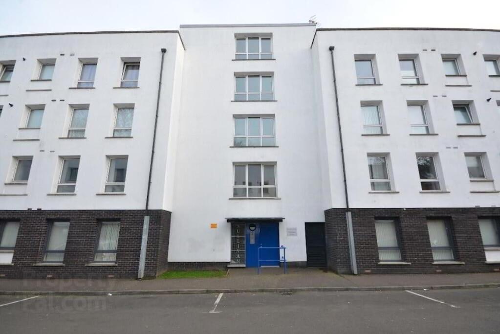 Modern 2-Bedroom City Apartment With Free Parking Belfast Exterior photo