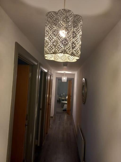 Modern 2-Bedroom City Apartment With Free Parking Belfast Exterior photo