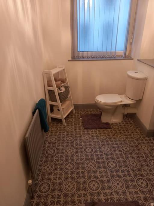 Modern 2-Bedroom City Apartment With Free Parking Belfast Exterior photo