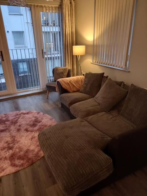 Modern 2-Bedroom City Apartment With Free Parking Belfast Exterior photo